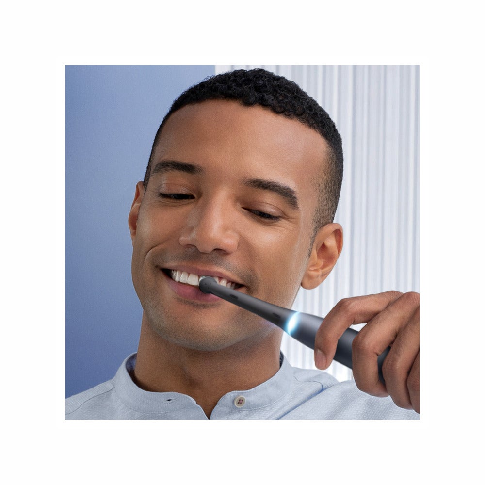 Oral-B Spazzolino Elettrico Ricaricabile iO 7S Nero, 2 Testine, 1 Custodia Da Viaggio, 1 Spazzolino-1